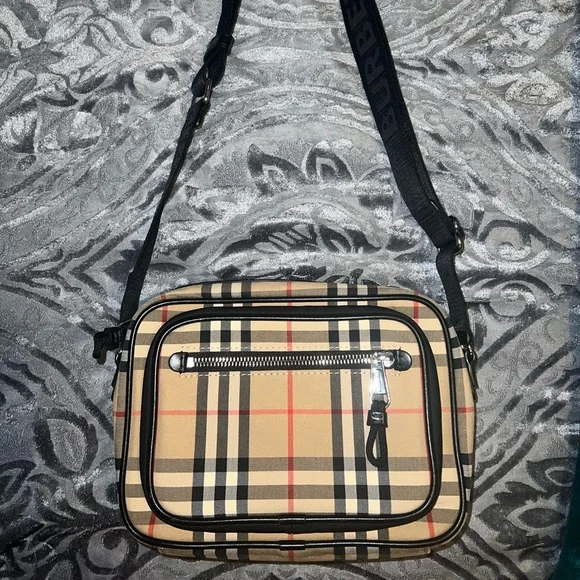 Burberry cross body - Picture 4 of 7